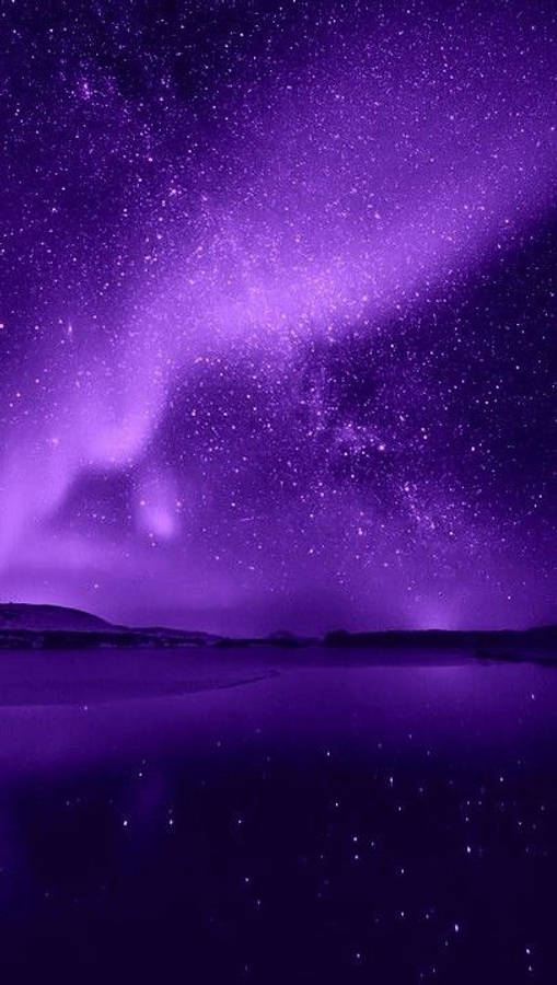 Violetti galaksi tähtien ja iPhonen kanssa Taustakuvat