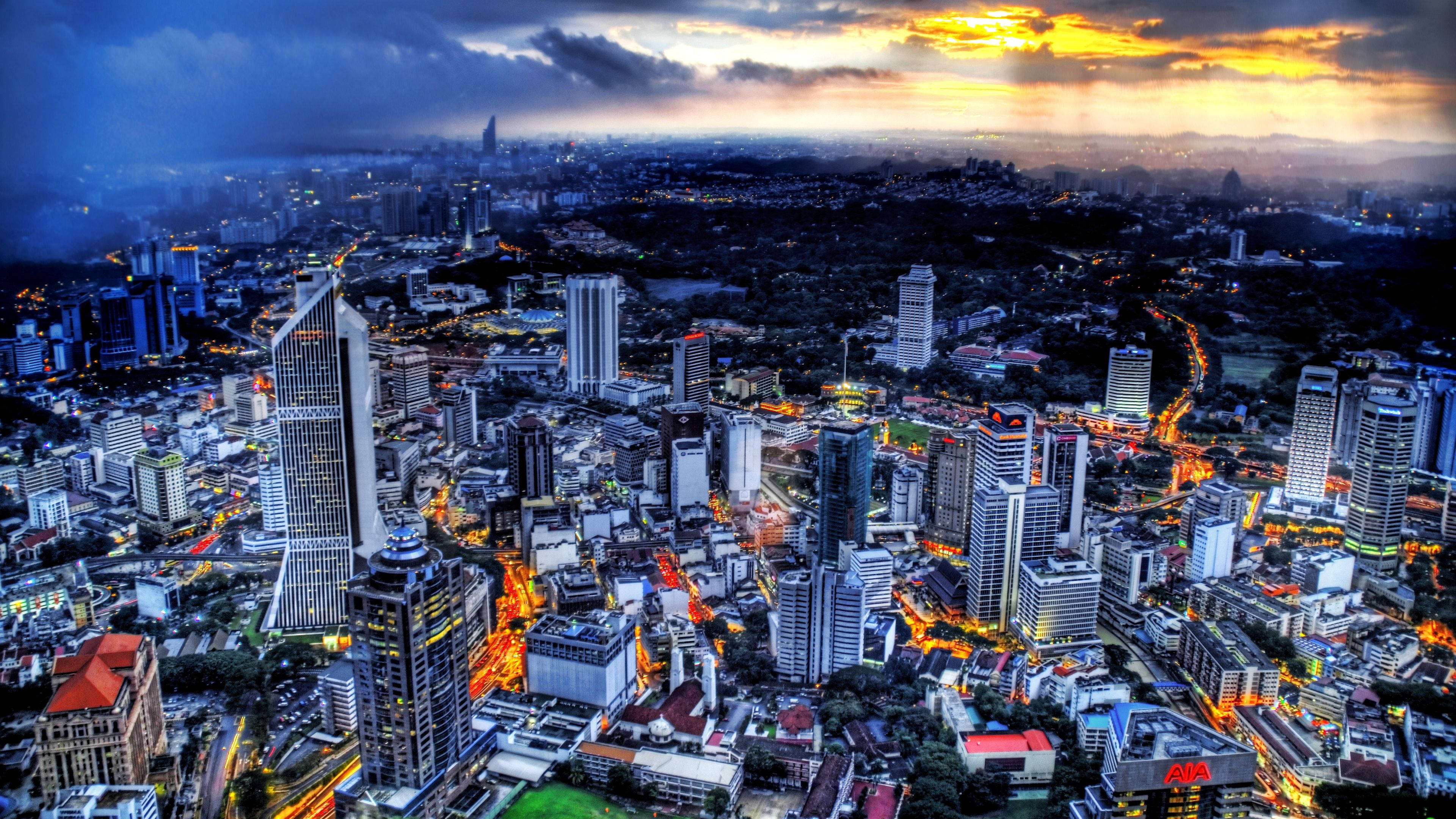Yömaisema Kuala Lumpurin siluetista Taustakuvat