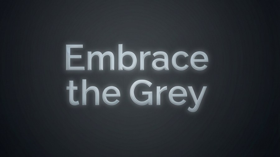 Inspiroiva lainaus 'Embrace the Grey' tummanharmaalla liukuvärillä.