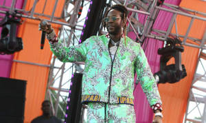 2 Chainz Revolve-festivaalilla -taustakuva — Yksityiskohtainen Taustakuvat