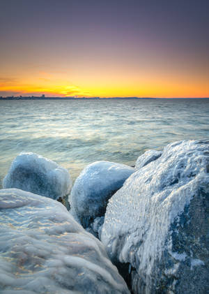 Frozen-kivet rannalla -taustakuva — Oppo Pad 5 Matte Display Taustakuvat
