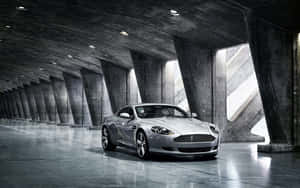 Aston Martin DB9 risteilee maisemallisessa kaupunkimaisemassa — Steam Deck OLED Taustakuvat