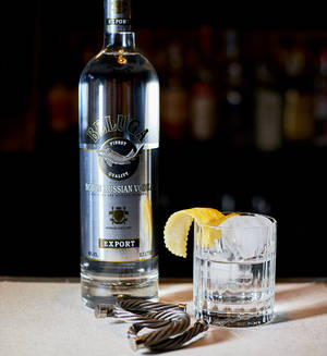 Beluga-vodkajuoma sitruunankuorella — Honor Magic V Flip 2 Taustakuvat