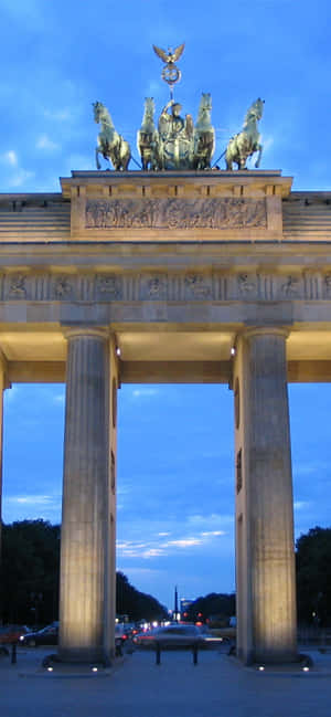 Brandenburgin portti Quadriga kirkkaan sininen taivas — Kirkas Taustakuvat