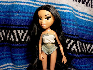 Bratz-estetiikkainen lelunukke taustakuva — Bratz estetiikka Taustakuvat