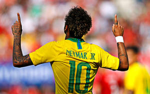 Cool Neymar Jr osoittaa ylöspäin