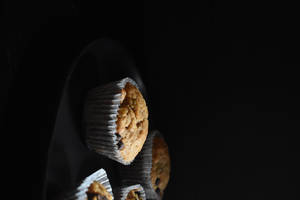 Muffinssit mustalla taustalla -taustakuva — Screensaver Taustakuvat