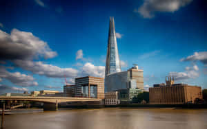 Elävä Lontoon siluetti ja The Shard