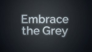 Inspiroiva lainaus 'Embrace the Grey' tummanharmaalla liukuvärillä.