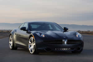 Fisker Karma, ylellinen sähköauto viehättävällä rannikkoajelulla. — Surface Pro Taustakuvat