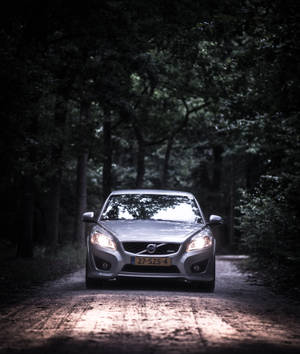 Harmaa Volvo Sedan ajamassa taustakuva — Galaxy Z Fold Taustakuvat