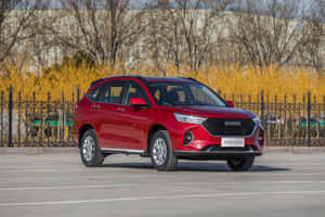 Haval-maastoauto ajaa kauniin vuoristomaiseman läpi — Surface Pro Taustakuvat