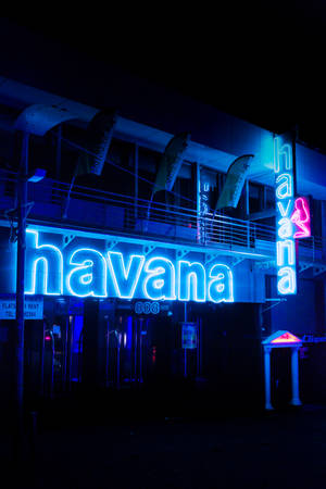Havana Neon Sininen iPhone — Xiaomi Pad 9 Pro Taustakuvat