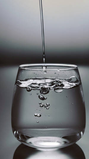 Iphone 12 Pro Max Pouring Glass -taustakuva — iPhone 12 Pro Max Taustakuvat