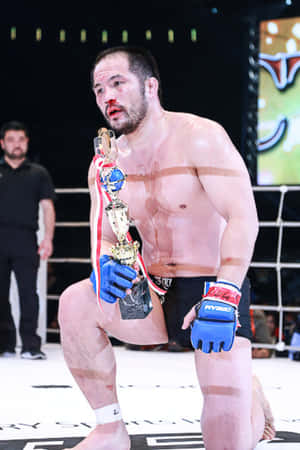 Japanilainen MMA-taistelija Hayato Sakurai veriset kasvot — Huawei MatePad 11.5 (2026) Taustakuvat