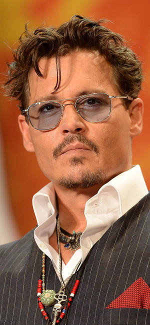 Johnny Depp amerikkalainen näyttelijä -taustakuva — iPhone 17e Taustakuvat