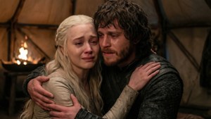 Jon Snow ja Daenerys Targaryen jakavat tunteellisen hetken — Game of thrones kausi 8 Taustakuvat