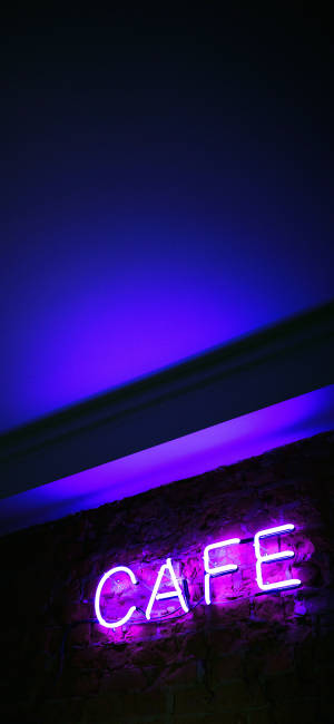 Neonvioletti iPhone kahvilan valo — iPhone 17 Pro Max Taustakuvat