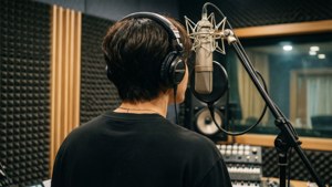 Aito kulissien takaa -kuva Kpop-idolista studiossa. — Kpop GIF Taustakuvat