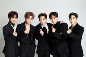 nuest — Kpop GIF Taustakuvat