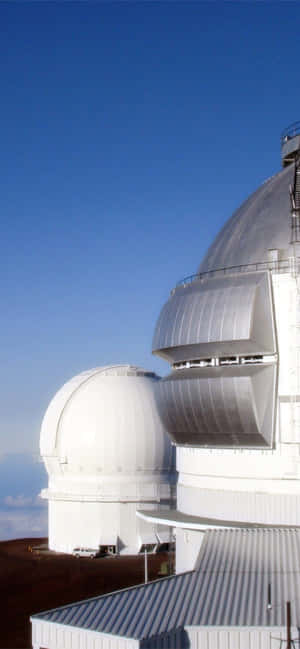 Kuninkaallinen observatorio valaistuna yöllä — Motorola Edge 70 Taustakuvat