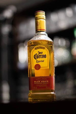 Kuvateksti: Tyylikäs Jose Cuervo Agave Tequila -pullo — Xiaomi Pad Taustakuvat