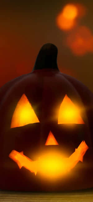 Lisää hieman karmivaa hauskuutta puhelimeesi tyylikkäällä Halloween iPhone-taustakuvalla — iPhone 12 Taustakuvat