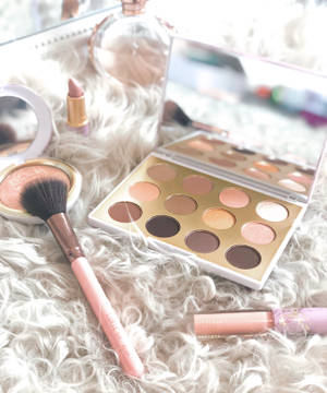 Mac Cosmetics Snow Ball -taustakuva — Motorola Razr Ultra 2026 Taustakuvat