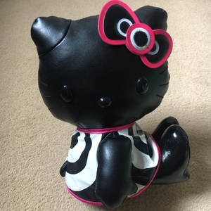 Musta Hello Kitty Halloween-lelu -taustakuva — Hello Kitty Halloween Taustakuvat