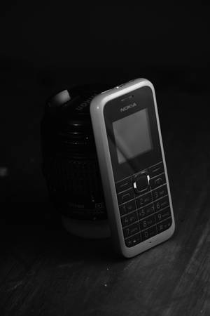 Musta ja harmaa Nokia 105