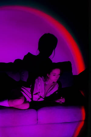 Neonvioletti esteettinen auringonlaskulamppu