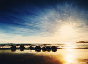 Moeraki Boulders Beach auringonnousu taustakuva — Auringonnousu Taustakuvat