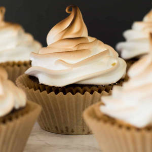 Ombre-vaahtokarkkikuorrutteinen cupcake -taustakuva — Motorola Razr 2026 Taustakuvat