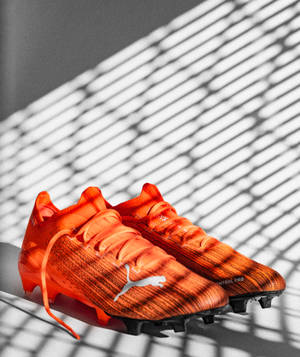 Oranssi Puma Ultra 1.1 -taustakuva — Galaxy Z Fold 6 Taustakuvat
