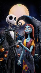 Jack ja Sally poseeraavat romanttisesti Halloweenin kaupungissa.