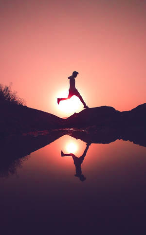 Parkour-mies auringonlaskussa -taustakuva — RedMagic Astra 2 Taustakuvat
