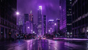 Tunnelmallinen neonvioletti horisontti märine heijastuksineen. — Neon violetti Taustakuvat