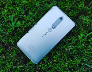 Rautasininen Nokia 6.1 taka