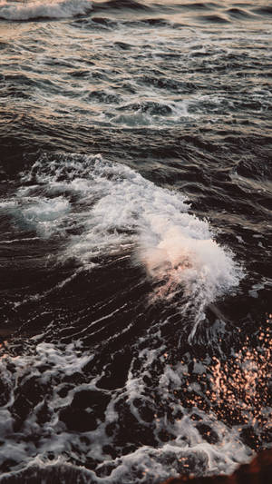 Redmi 4k Crashing Waves