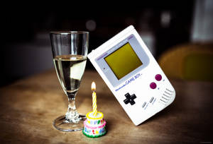 Game Boy -jäljitelmä lasin ja kakun kanssa -taustakuva