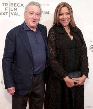 Robert De Niro Ja Vaimo taustakuva — Tecno Phantom V Fold2 Taustakuvat