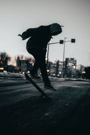 Rullalautapoika tekemässä heelflipiä -taustakuva