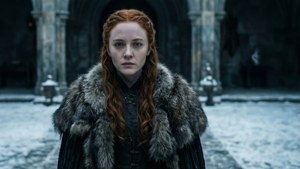 Sansa Stark seisoo yksin Winterfellin lumisella pihalla — Game of thrones kausi 8 Taustakuvat