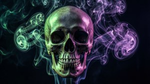 Pääkallo päästää värikästä savua, joka muodostaa surrealistisia muotoja. — Trippy tumma estetiikka Taustakuvat