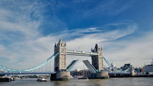Suljettu Tower Bridge Lontoossa -taustakuva — Pro Display XDR Taustakuvat