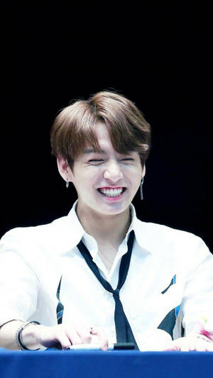 Suloinen BTS Jungkook hymyilemässä fanitapaamisessa — Söpö BTS Taustakuvat