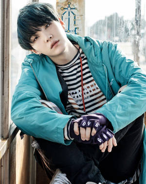 Suloinen BTS Suga sinisessä — Söpö BTS Taustakuvat