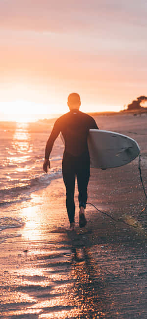 Surfboard Silhouette Man — Xiaomi 17 Pro Max Taustakuvat