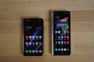 Taitetut Oppo- ja Samsung-älypuhelimet