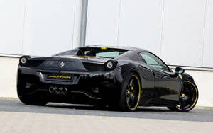 Musta Ferrari 458 Italia takaapäin keltaisilla yksityiskohdilla -taustakuva.